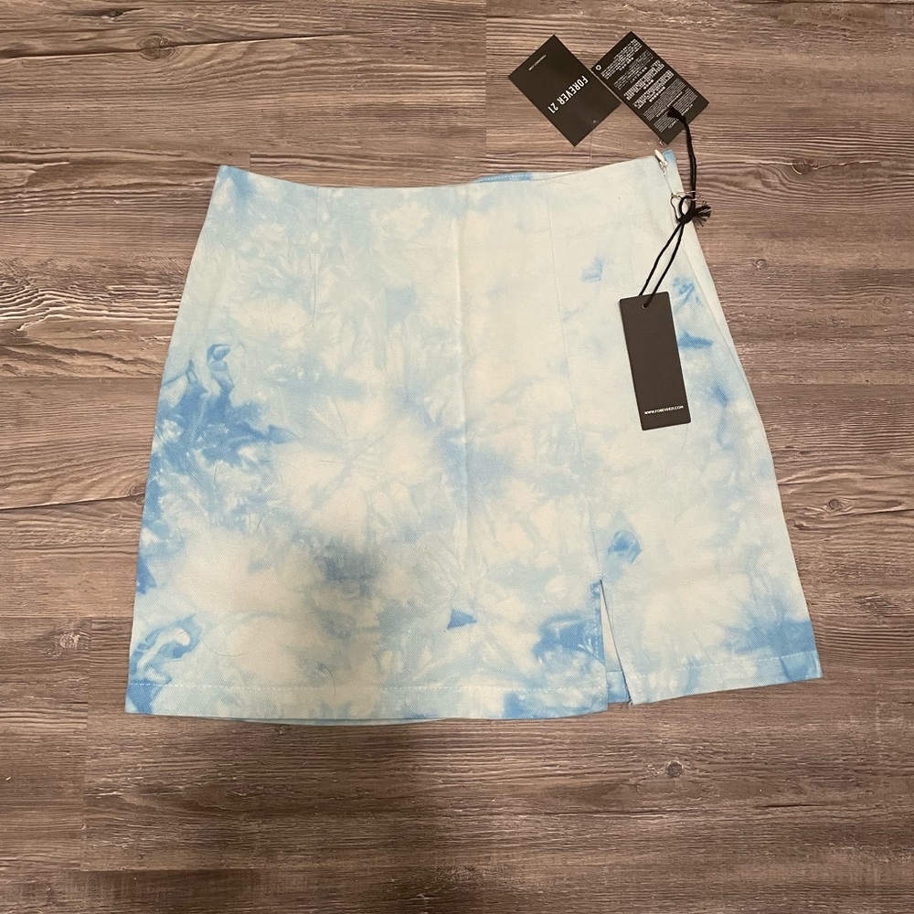 Light blue &‎ white denim skirt